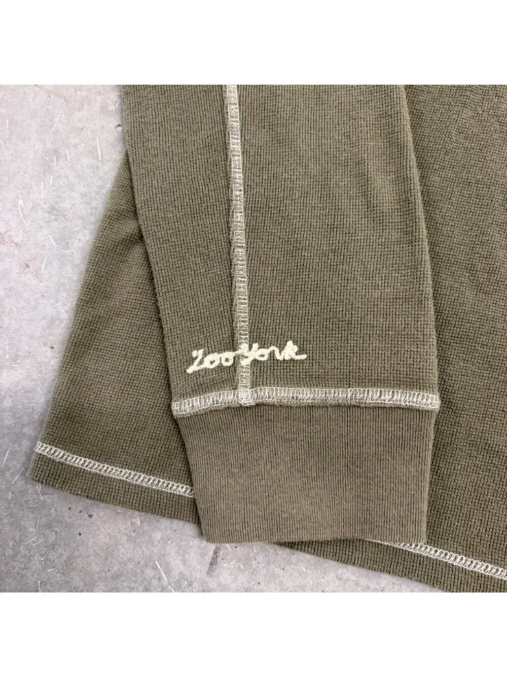 Zoo York crewneck collar